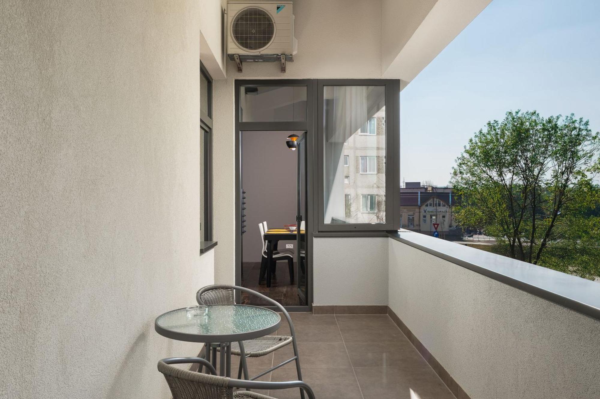 Arthomes Apartment
